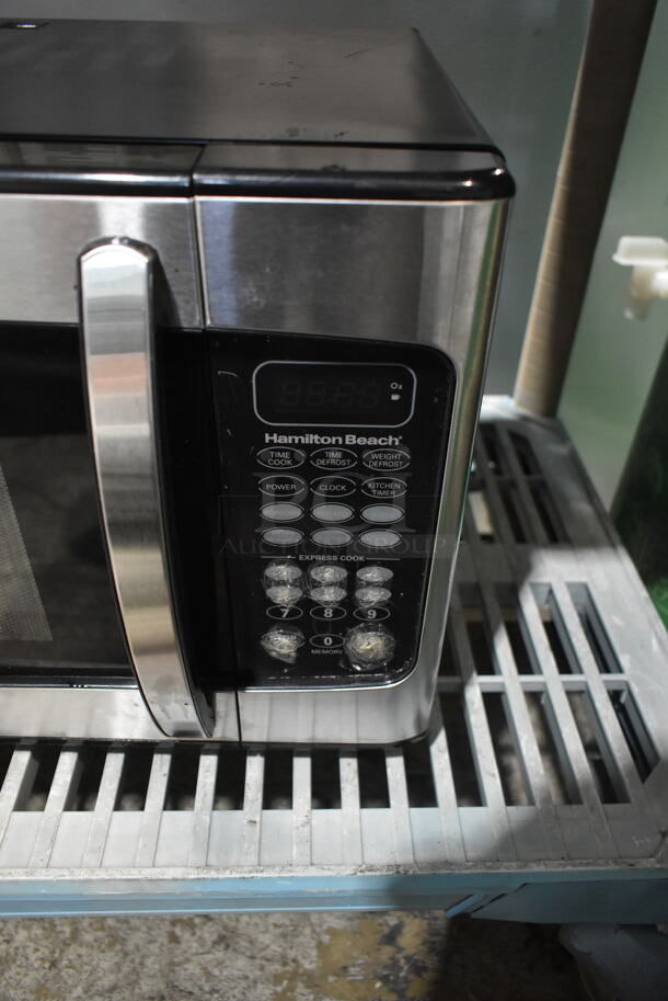 Hamilton Beach  EM031MZC-X1 Meta Countertop Microwave Oven w/ Plate. 120 Volts, 1 Phase.  - Image 2 of 4