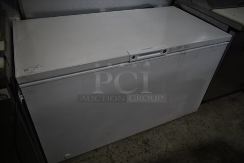 Frigidaire FFCL1542AW Metal Chest Freezer w/ Hinge Lid. 115 Volts, 1 Phase. Tested and Powers On But Does Not Get Cold