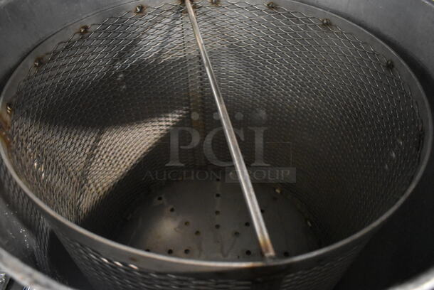Metal Pot w/ Spigot and Lid.  - Image 6 of 6