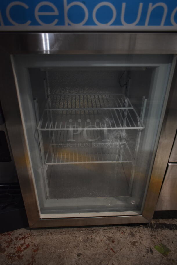 SD50B Metal Mini Cooler Merchandiser. 110-120 Volts, 1 Phase. Tested and Working! - Image 3 of 5