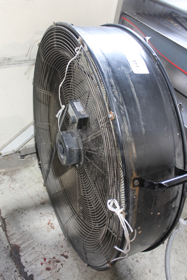 Utilitech Pro SFDC-900F Metal Fan. 120 Volts, 1 Phase. Tested and Working! - Image 4 of 6