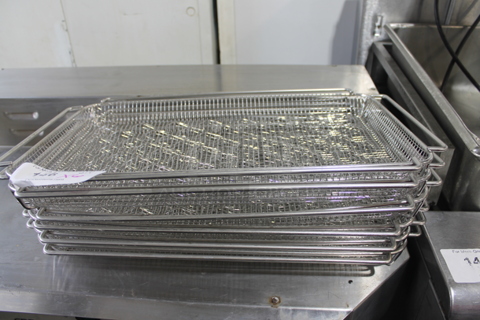 6 Metal Baskets. 6 Times Your Bid!