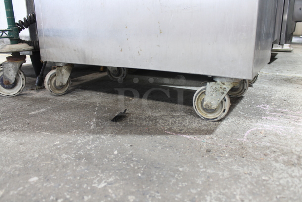Carter Hoffmann UH-210 Stainless Steel Commercial Floor Style 2 Well Plate Return on Commercial Casters. 120 Volts, 1 Phase. Tested and Working! - Image 3 of 5