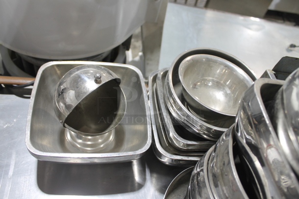 ALL ONE MONEY! Lot of Approximately 15 Metal Items Including Bowls. - Image 4 of 5