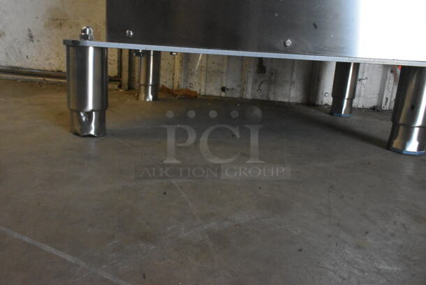 BRAND NEW SCRATCH AND DENT! Avantco 177EMBS94SS Metal Commercial Floor Style Meat Saw. 220 Volts, 3 Phase. Tested and Working! - Image 3 of 9