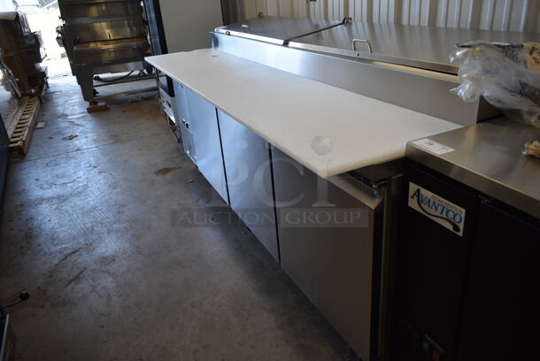 BRAND NEW SCRATCH AND DENT! 2023 Avantco 178SSPPT3 Stainless Steel Commercial Pizza Prep Table on Commercial Casters. 115 Volts, 1 Phase. Tested and Working! - Image 4 of 6
