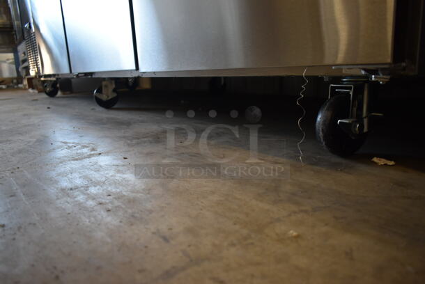 BRAND NEW SCRATCH AND DENT! 2023 Avantco 178SSPPT3 Stainless Steel Commercial Pizza Prep Table on Commercial Casters. 115 Volts, 1 Phase. Tested and Working! - Image 5 of 6