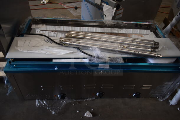 BRAND NEW SCRATCH AND DENT! 2023 Avantco 177STE3S Stainless Steel Commercial Electric Powered 3 Bay Steam Table. 120 Volts, 1 Phase. Tested and Working! - Image 2 of 6