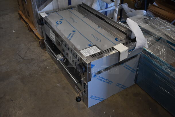 BRAND NEW SCRATCH AND DENT! Vulcan 36IRBP Stainless Steel Commercial Natural Gas Powered Infrared Salamander Broiler. 30,000 BTU.  - Image 3 of 4