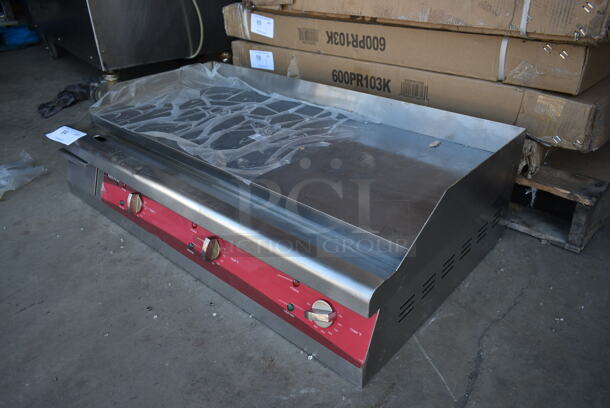 BRAND NEW SCRATCH AND DENT! Avantco 177EG36N Stainless Steel Commercial Countertop Electric Powered Flat Top Griddle. 208/240 Volts, 3 Phase.  - Image 3 of 7