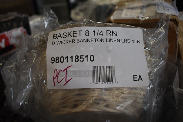 BRAND NEW SCRATCH AND DENT! Matfer Bourgeat 118510 980118510 8 1/4" Linen Lined Wicker Round Banneton Proofing Basket - Image 3 of 3