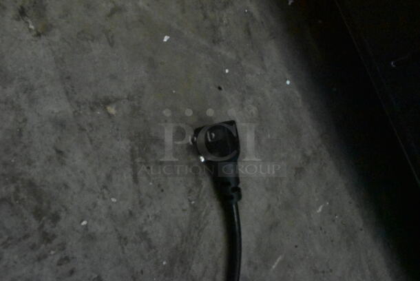 BRAND NEW SCRATCH AND DENT! KoolMore MDR-9CP Metal Commercial Single Door Reach In Cooler Merchandiser w/ Poly Coated Racks. 115 Volts, 1 Phase. Tested and Working! - Image 3 of 5