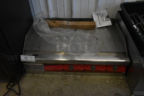 BRAND NEW SCRATCH AND DENT! Avantco 177EG30N Stainless Steel Commercial Countertop Electric Powered Flat Top Griddle. 208/240 Volts, 1 Phase.  - Image 2 of 3