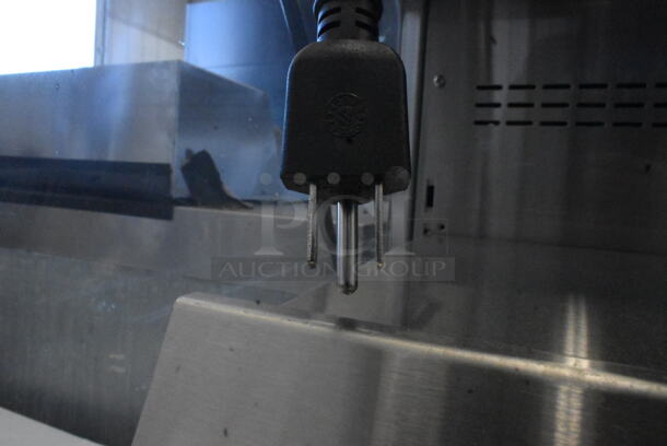 BRAND NEW SCRATCH AND DENT! 2022 Avantco 224WHAC28 Stainless Steel Commercial Floor Style Open Grab N Go Merchandiser. 115 Volts, 1 Phase. Tested and Powers On But Does Not Get Cold - Image 3 of 5