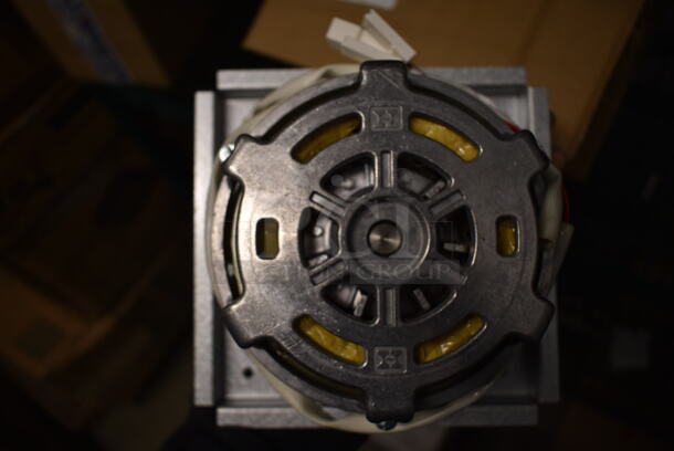 BRAND NEW SCRATCH AND DENT! Hanning V1A120-025P0012-036-001OS0-833 Motor.  - Image 2 of 6