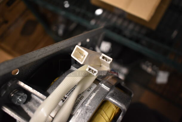BRAND NEW SCRATCH AND DENT! Hanning V1A120-025P0012-036-001OS0-833 Motor.  - Image 4 of 6