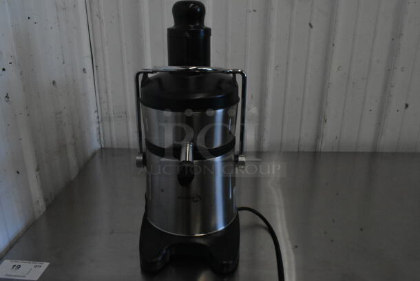 BRAND NEW SCRATCH AND DENT! AvaMix 928JE700 Stainless Steel Commercial Countertop Continuous Feed High Powered Citrus Juicer. 120 Volts, 1 Phase. Tested and Working! - Image 5 of 10