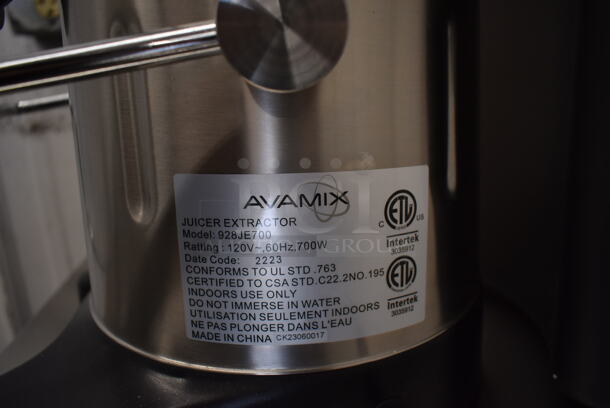 BRAND NEW SCRATCH AND DENT! AvaMix 928JE700 Stainless Steel Commercial Countertop Continuous Feed High Powered Citrus Juicer. 120 Volts, 1 Phase. Tested and Working! - Image 10 of 10