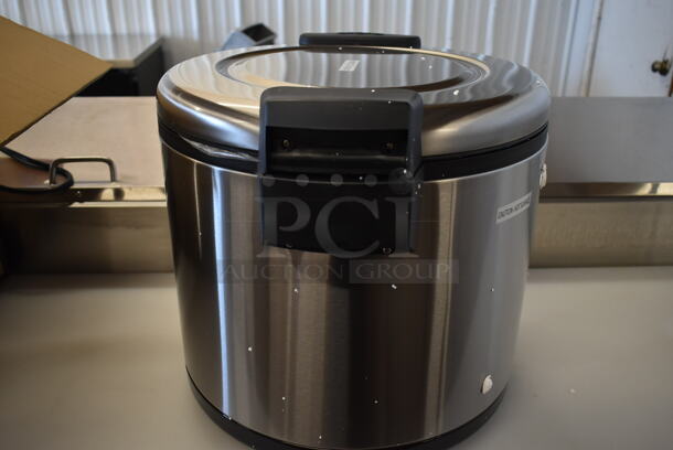 BRAND NEW SCRATCH AND DENT! Avantco 177RW90 Stainless Steel 92 Cup Electric Rice Warmer. 120 Volts, 1 Phase.  - Image 5 of 7
