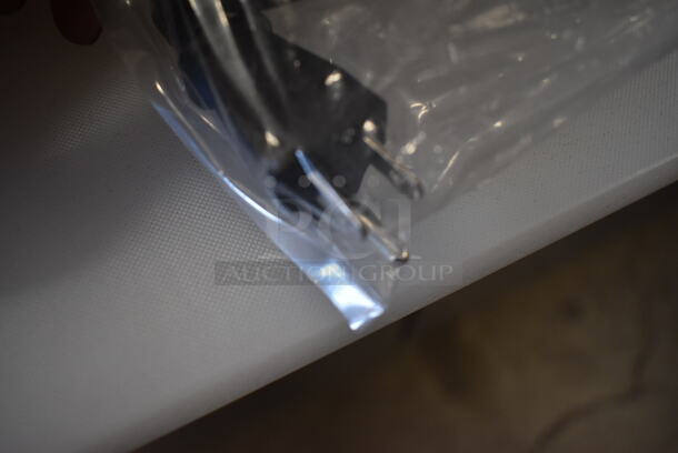 BRAND NEW SCRATCH AND DENT! Avantco 177RW90 Stainless Steel 92 Cup Electric Rice Warmer. 120 Volts, 1 Phase.  - Image 7 of 7