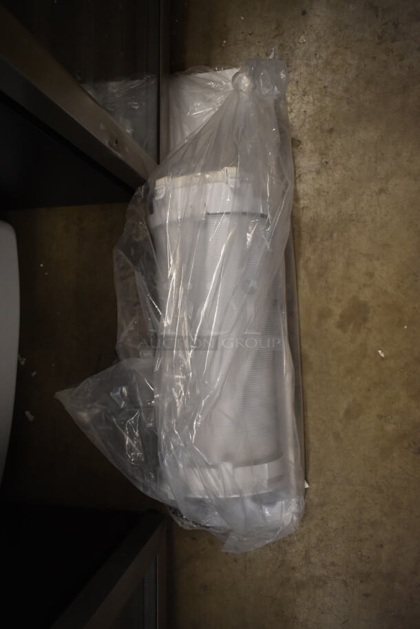 BRAND NEW SCRATCH AND DENT! Insignia NS-AC06PWH1 250 Sq. Ft. 6,000 BTU Portable Air Conditioner. 115 Volts, 1 Phase. Tested and Working! - Image 4 of 8