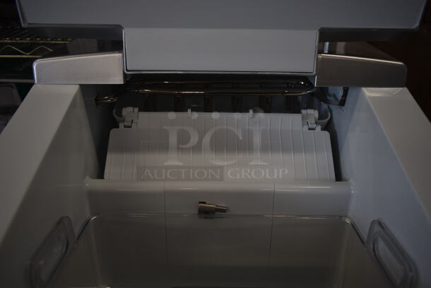 BRAND NEW SCRATCH AND DENT! Whynter IMC-490SS Portable 49lb Freestanding Stainless Steel Ice Maker. 115 Volts, 1 Phase. Tested and Working! - Image 6 of 8