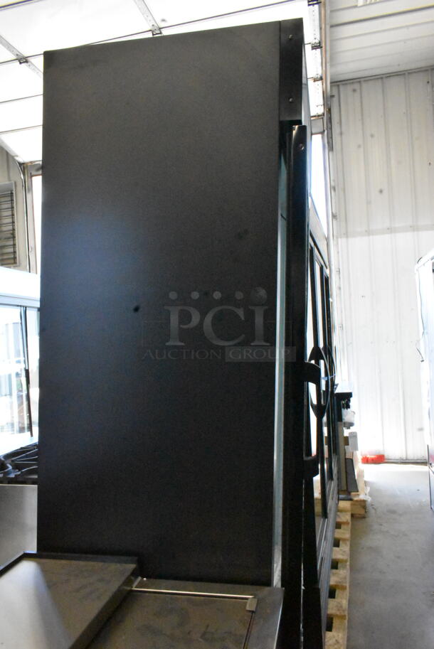 BRAND NEW SCRATCH AND DENT! Avantco 178GDC12FHCB Metal Commercial Single Door Reach In Cooler Merchandiser. See Pictures For Glass Damage.. 115 Volts, 1 Phase. Tested and Working! - Image 2 of 4