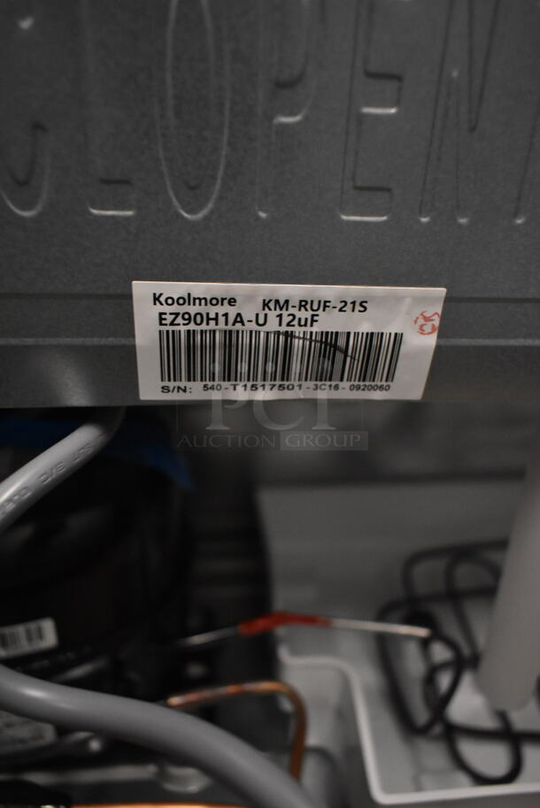 BRAND NEW SCRATCH AND DENT! KoolMore KM-RUF-21S Stainless Steel Single Door Reach In Convertible Cooler Freezer. Tested and Working! - Image 7 of 7
