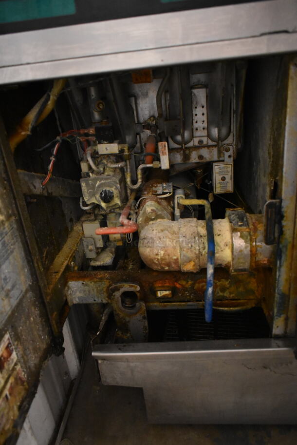 Pitco Frialator AWSSH55JS Solstice Supreme Stainless Steel Commercial Natural Gas Powered 3 Bay Deep Fat Fryer on Commercial Casters. 80,000 BTU.  - Image 9 of 10