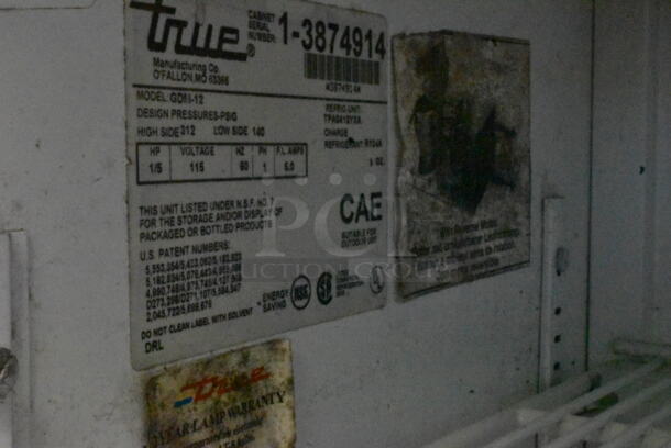 True GDM-12 Metal Commercial Single Door Reach In Cooler Merchandiser w/ Poly Coated Racks. 115 Volts, 1 Phase. Tested and Powers On But Does Not Get Cold - Image 2 of 3