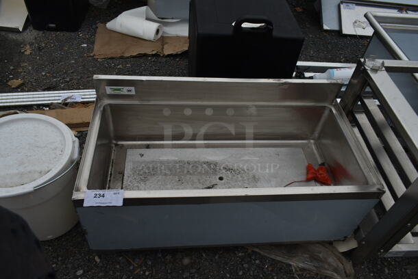 BRAND NEW SCRATCH AND DENT! Regency 600IB1836CP 18" x 36" Underbar Ice Bin with 7 Circuit Post-Mix Cold Plate and Bottle Holders - 79 lb. No Legs.  - Image 2 of 3