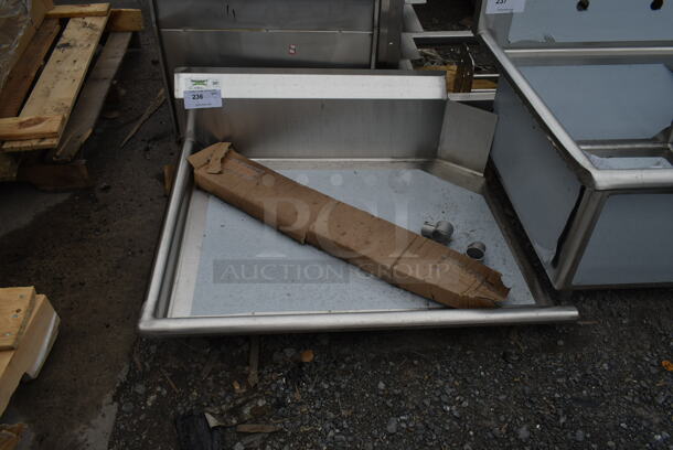 BRAND NEW SCRATCH AND DENT! Regency 600CDT36L 16 Gauge 3' Clean Dish Table - Left Drainboard - Image 2 of 3