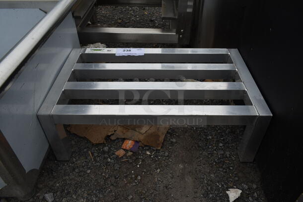 BRAND NEW SCRATCH AND DENT! Regency 600DUN1424 24" x 14" x 8" Aluminum Dunnage Rack - 1300 lb. Capacity - Image 2 of 3