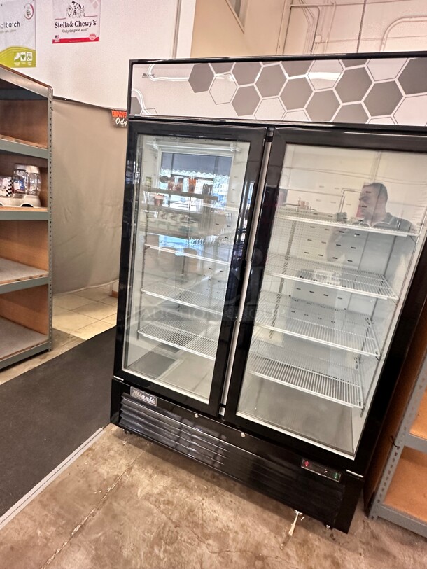 Late Model Migali C-49FM-HCe 54 inch Two Section Glass Door Merchandiser Freezer 115 Volt Working - Image 5 of 7