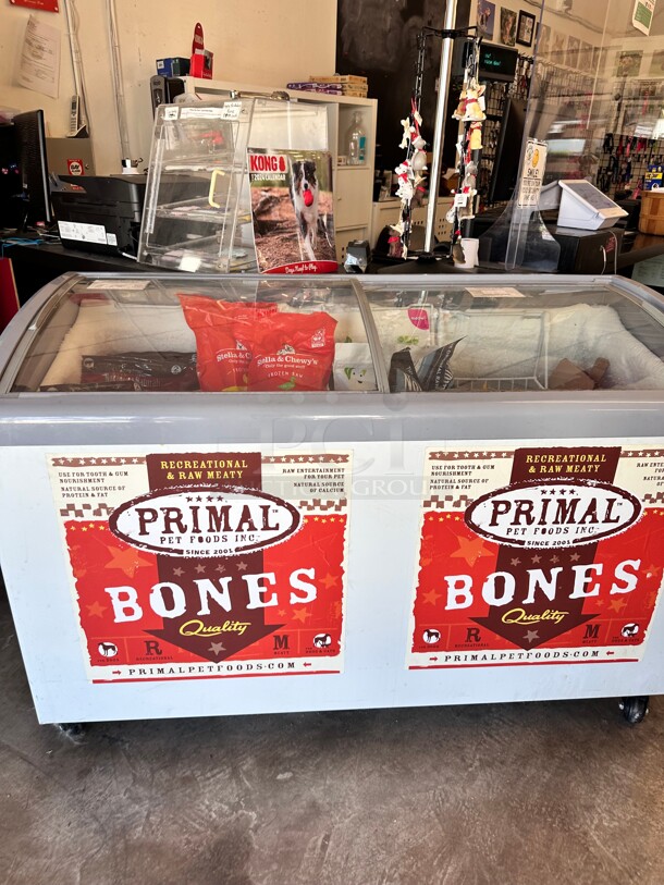 Late Model Premium Levella 10.9 cu. ft. Curved Glass Top Chest Freezer White  PFR1090G 115 Volt Working - Image 2 of 7