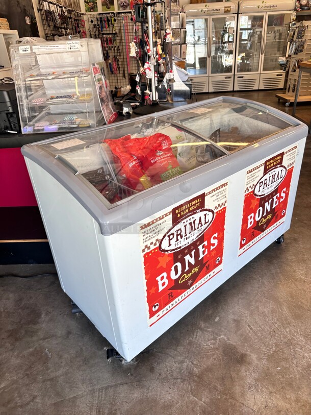 Late Model Premium Levella 10.9 cu. ft. Curved Glass Top Chest Freezer White  PFR1090G 115 Volt Working - Image 6 of 7