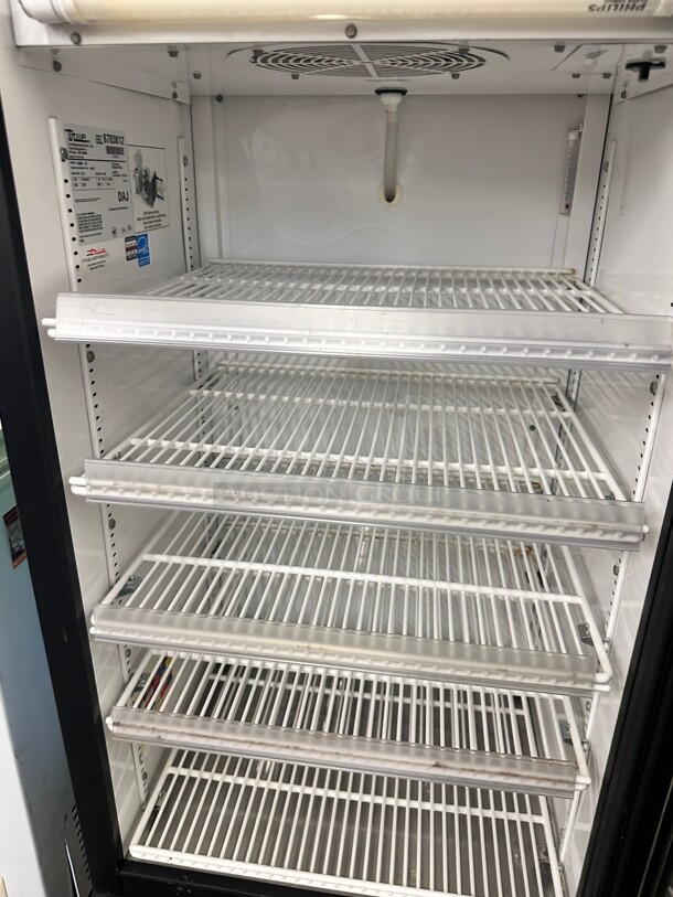 True GDM-10 24 inch One Section Glass Door Merchandiser, (1) Right Hinge Door, 115v Working - Image 3 of 5