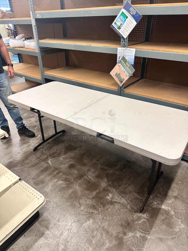 Clean LIFETIME 6-FOOT FOLDING TABLE (COMMERCIAL) - Image 4 of 7