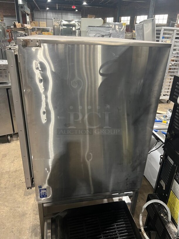 WOW! Blodgett Commercial Electric Powered Single Door Oven/Steamer Combi Oven! With View Through Door! With Metal Oven Racks! With Pan Rack Holder Area Underneath! All Stainless Steel! On Legs! Working When Removed! Model: COS101S SN: 081793HG014S 208V 60HZ 3 Phase - Image 7 of 9