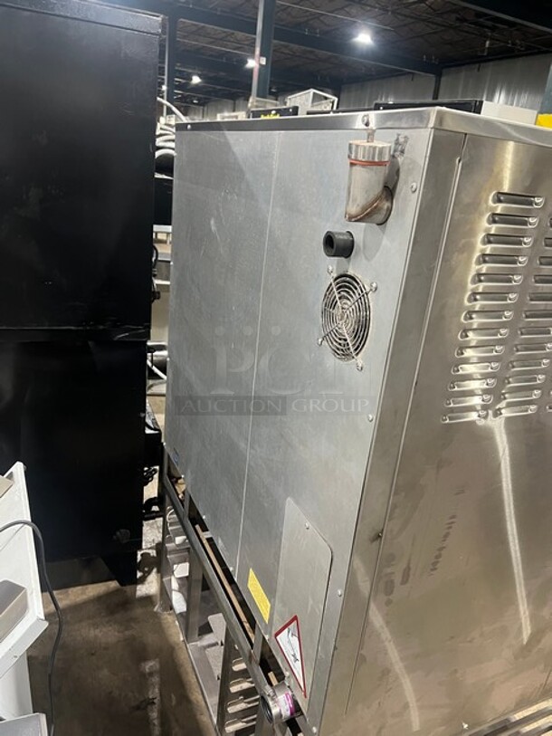 WOW! Blodgett Commercial Electric Powered Single Door Oven/Steamer Combi Oven! With View Through Door! With Metal Oven Racks! With Pan Rack Holder Area Underneath! All Stainless Steel! On Legs! Working When Removed! Model: COS101S SN: 081793HG014S 208V 60HZ 3 Phase - Image 9 of 9