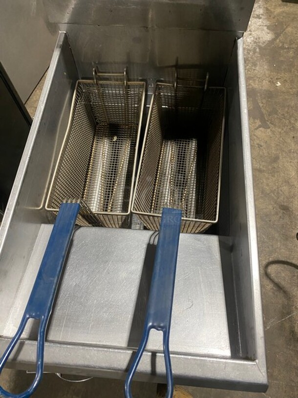 Pitco Frialator Stainless Steel Commercial Floor Style Natural Gas Powered Deep Fat Fryer w/ 2 Metal Fry Baskets! MODEL 40D SN: G11MA055114  - Image 5 of 9