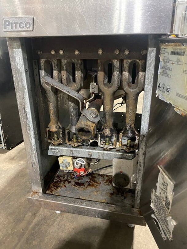 Pitco Frialator Stainless Steel Commercial Floor Style Natural Gas Powered Deep Fat Fryer w/ 2 Metal Fry Baskets! MODEL 40D SN: G11MA055114  - Image 6 of 9