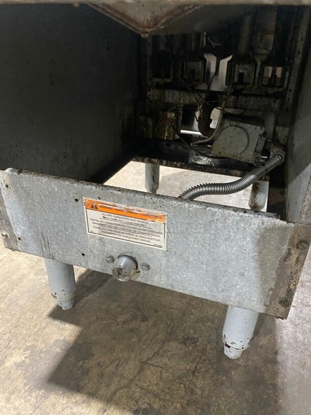 Pitco Frialator Stainless Steel Commercial Floor Style Natural Gas Powered Deep Fat Fryer w/ 2 Metal Fry Baskets! MODEL 40D SN: G11MA055114  - Image 9 of 9
