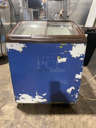 Commercial Freezer Merchandiser w/ 2 Sliding Lids! SN: 03433713 120v 1ph