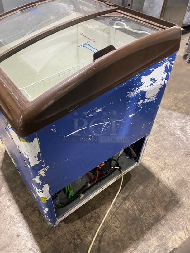 Commercial Freezer Merchandiser w/ 2 Sliding Lids! SN: 03433713 120v 1ph - Image 4 of 9