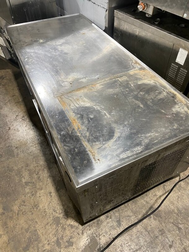 True Commercial Refrigerated 4 Drawer Chef Base! All Stainless Steel! On Casters! MODEL: TRCB72 SN: 7307092 115V 1PH - Image 8 of 9