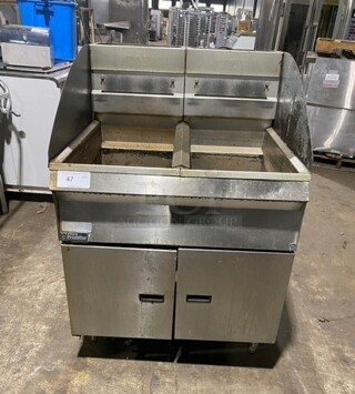 Pitco Frialator Stainless Steel Commercial Floor Style Natural Gas Powered Double Bay Fryer! With Side Splash! On legs!