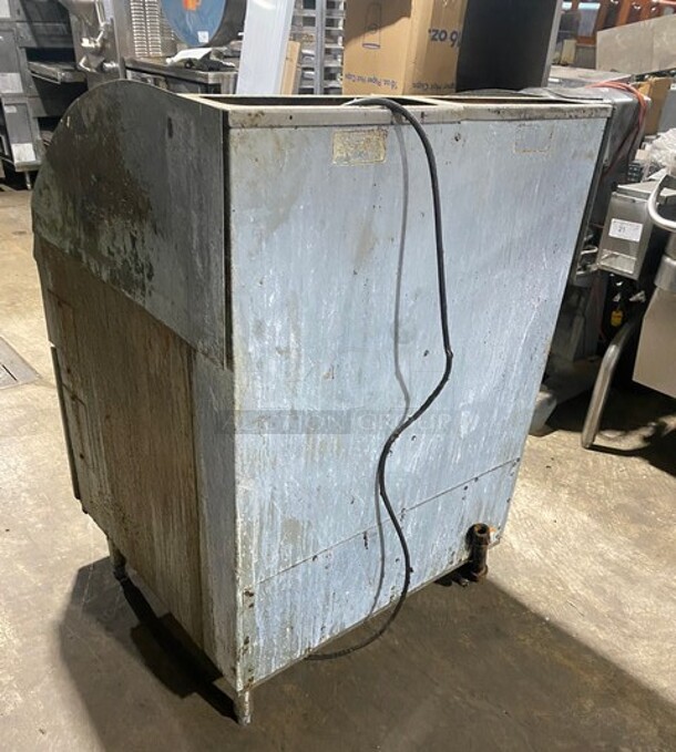 Pitco Frialator Stainless Steel Commercial Floor Style Natural Gas Powered Double Bay Fryer! With Side Splash! On legs! - Image 3 of 10