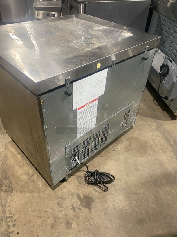 Hoshizaki Commercial Single Door Lowboy/Worktop Cooler! All Stainless Steel! On Commercial Casters! Working When Removed! Model: UR36A SN: L50358E  - Image 3 of 9