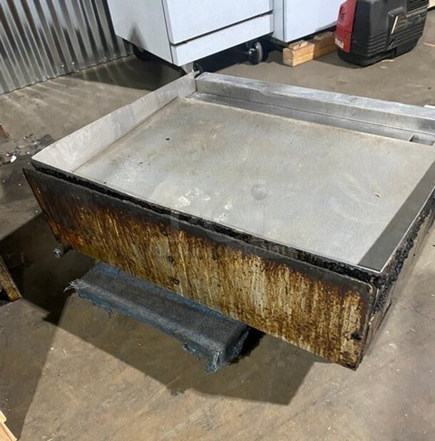 Imperial Commercial Countertop Natural Gas Powered Flat Top Griddle! With Back And Side Splashes! All Stainless Steel! On Small Legs! - Image 3 of 9